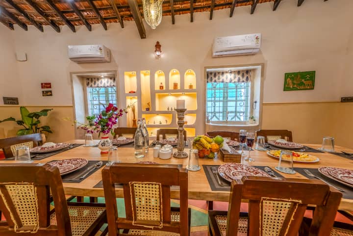 Dining area image 2