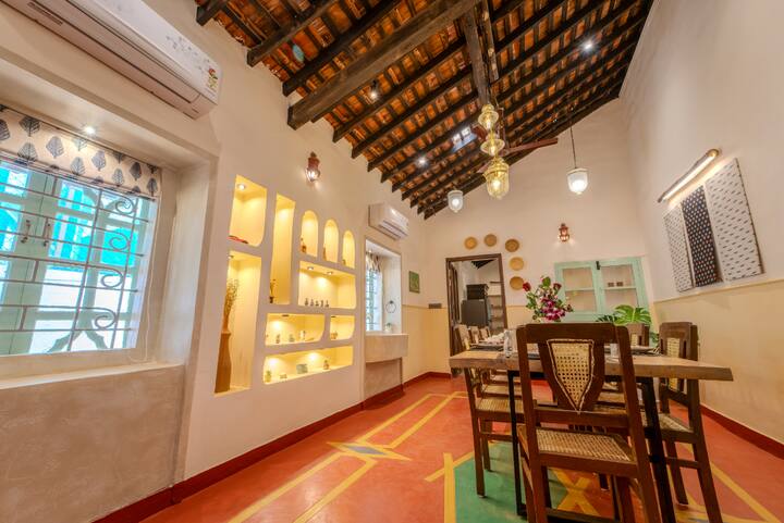 Dining area image 5