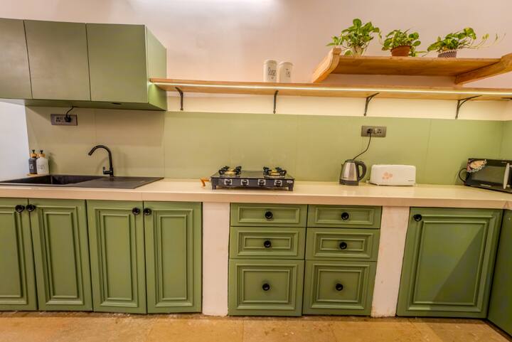 Full kitchen image 2