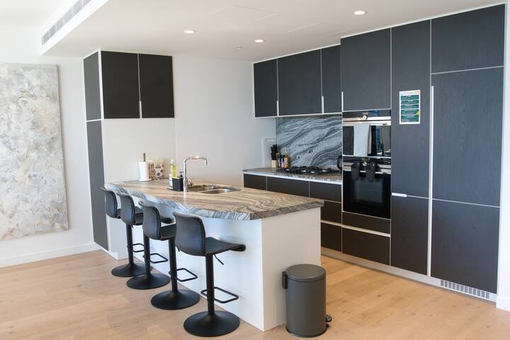 Lux and spacious 3BDRM l | Sub Pent | Ocean Views gallery image 5