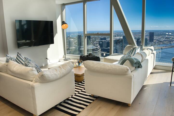 Lux and spacious 3BDRM l | Sub Pent | Ocean Views gallery image 2