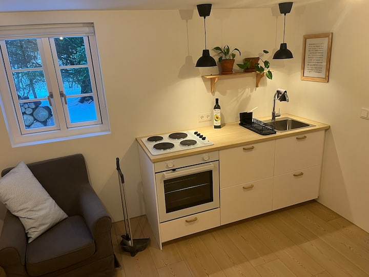 Close To Reykjavík, A Cute Little House, A Hot Tub - Iceland