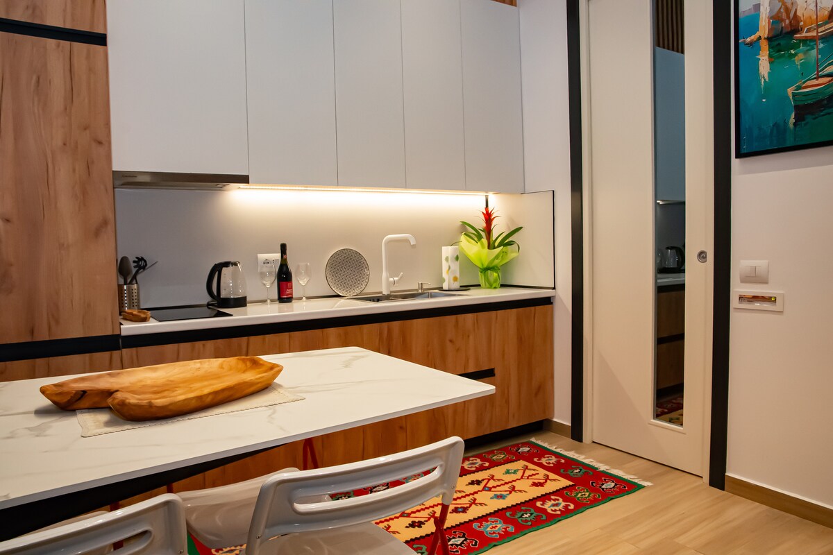 Listing 1373876203638214776