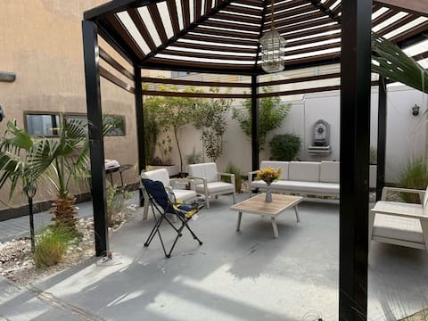 Luxurious 5-BR Villa with Private Patio | Dhahran
