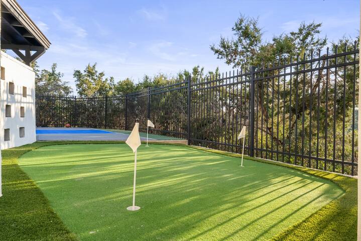 Luxury Mansion in the Hills gallery image 3