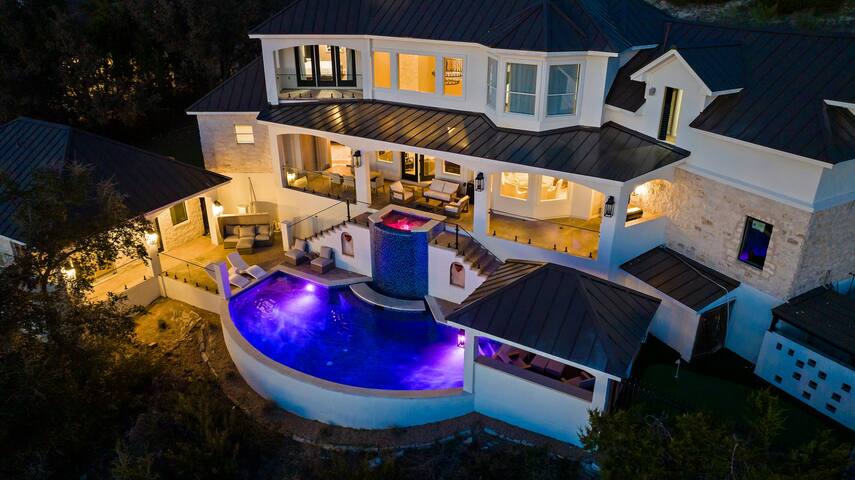 Luxury Mansion in the Hills gallery image 2