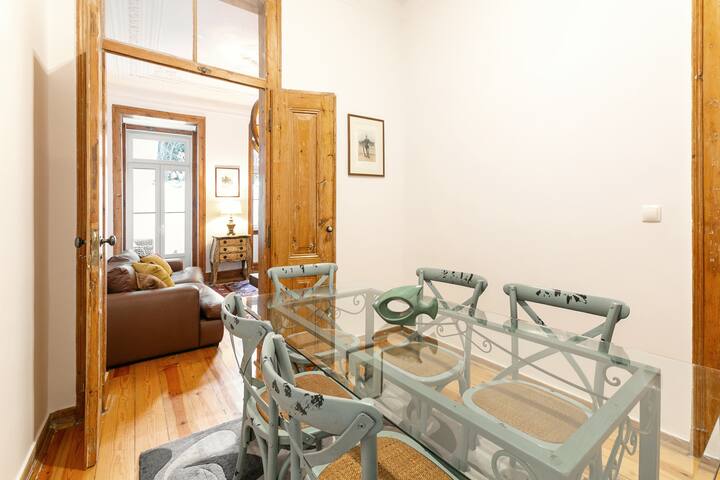 Amazing 3 Bedroom and 3 Bathroom Apt with Pateo gallery image 3