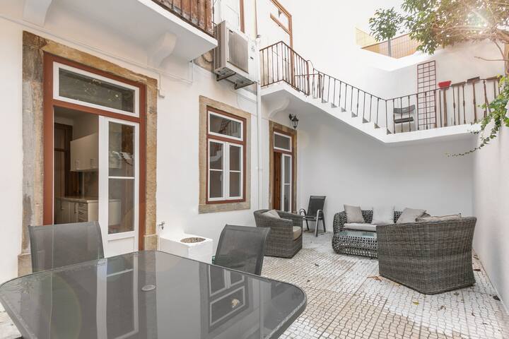 Amazing 3 Bedroom and 3 Bathroom Apt with Pateo gallery image 4