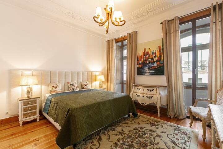 Amazing 3 Bedroom and 3 Bathroom Apt with Pateo gallery image 2
