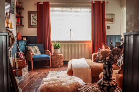 Cosy Boho Cottage in Godalming – A Unique Retreat