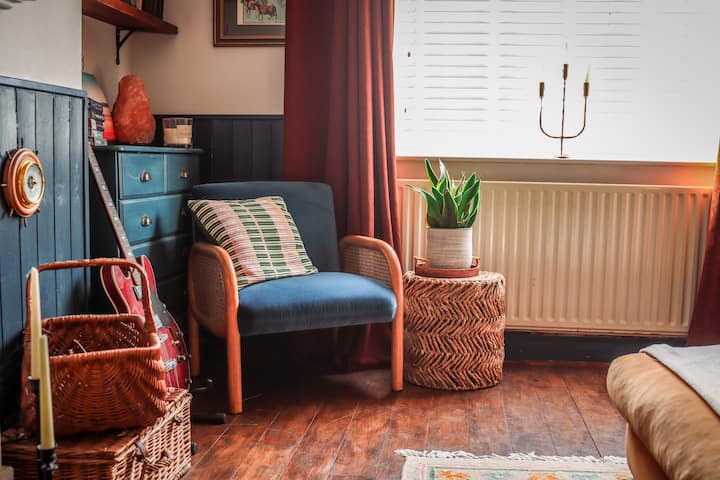 Cosy Boho Cottage In Godalming – A Unique Retreat - Godalming
