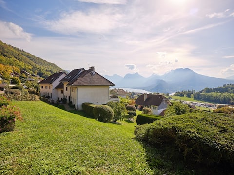 Apartment with garden and lake view