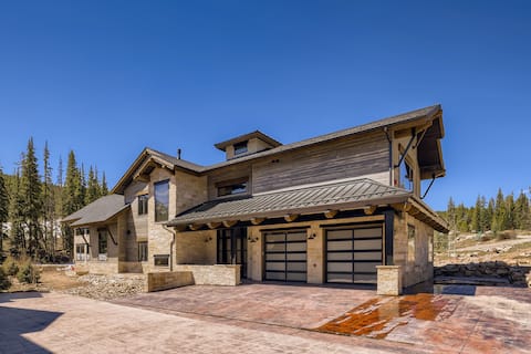 Summit Grove Lodge | Ski in/out, Hot Tub + Theater