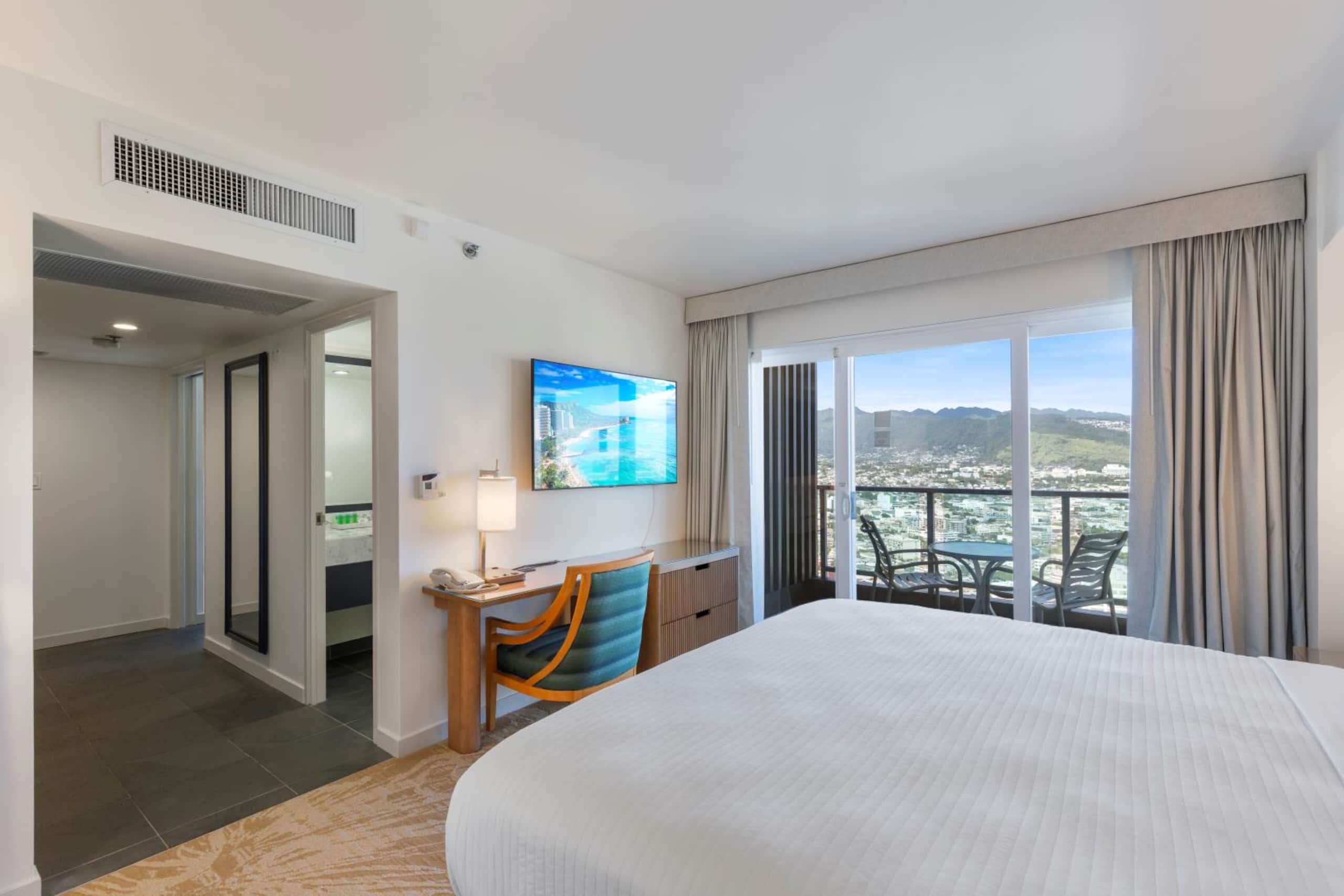 Condo in Honolulu · ★4.93 · 1 bedroom · 2 beds · 1 private bath - Image 10