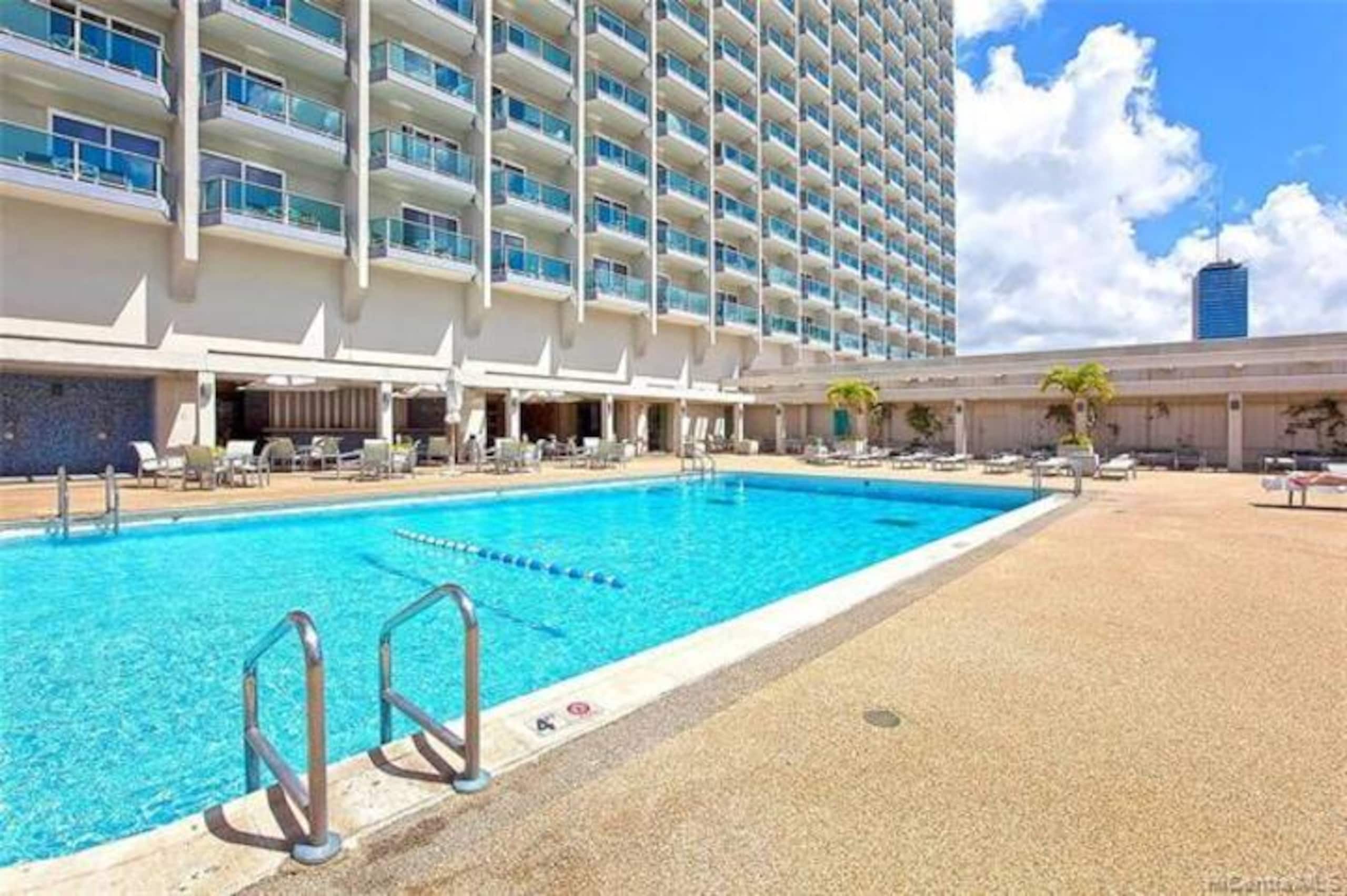 Condo in Honolulu · ★4.93 · 1 bedroom · 2 beds · 1 private bath - Image 22