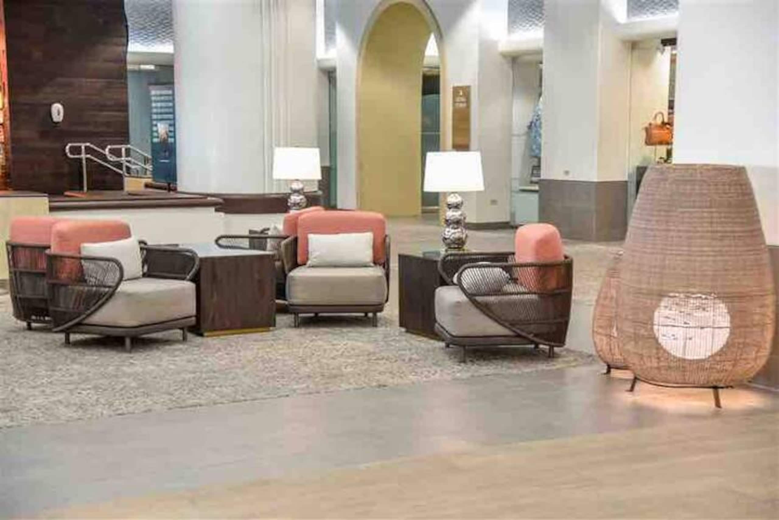 Condo in Honolulu · ★4.93 · 1 bedroom · 2 beds · 1 private bath - Image 4