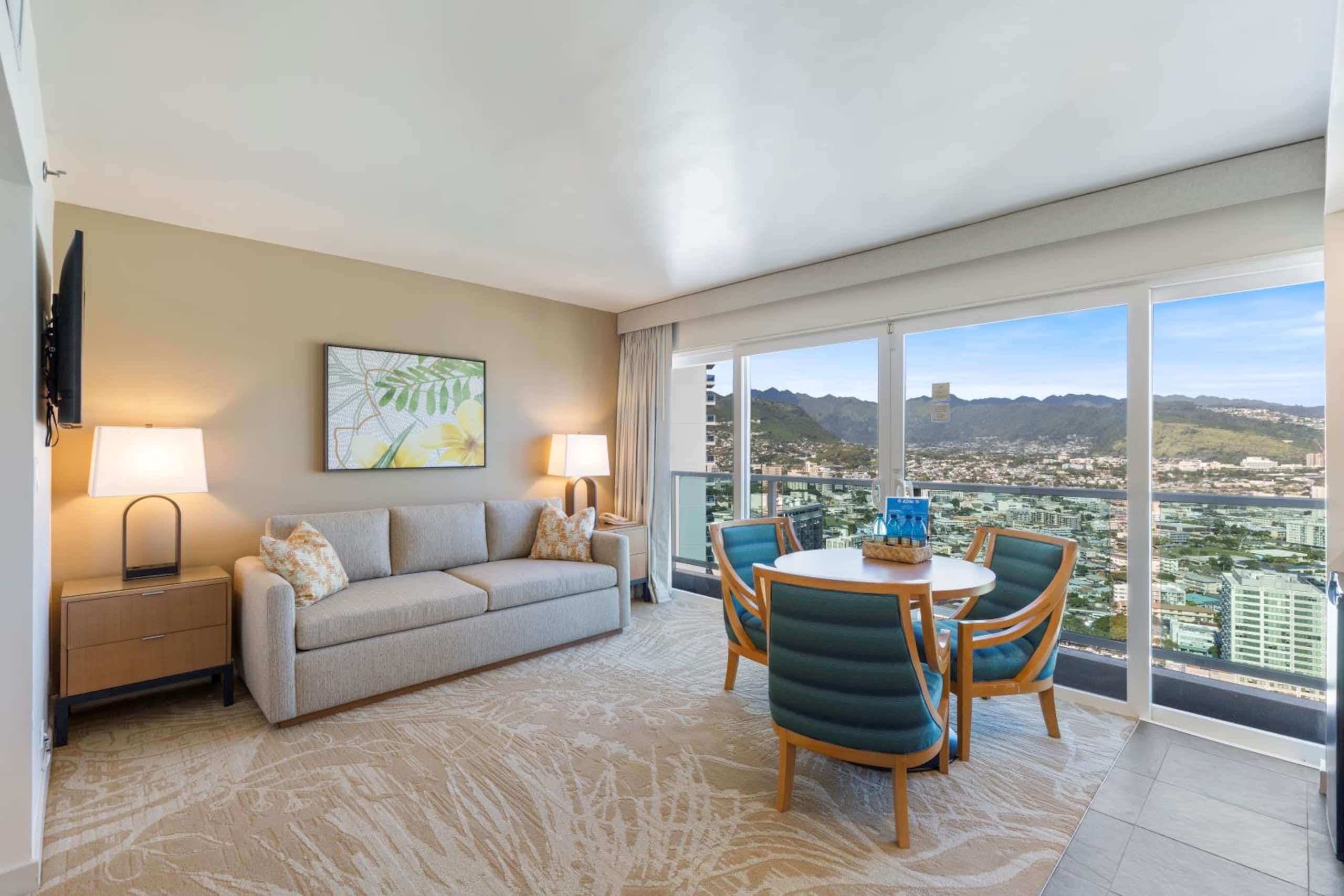Condo in Honolulu · ★4.93 · 1 bedroom · 2 beds · 1 private bath - Image 2