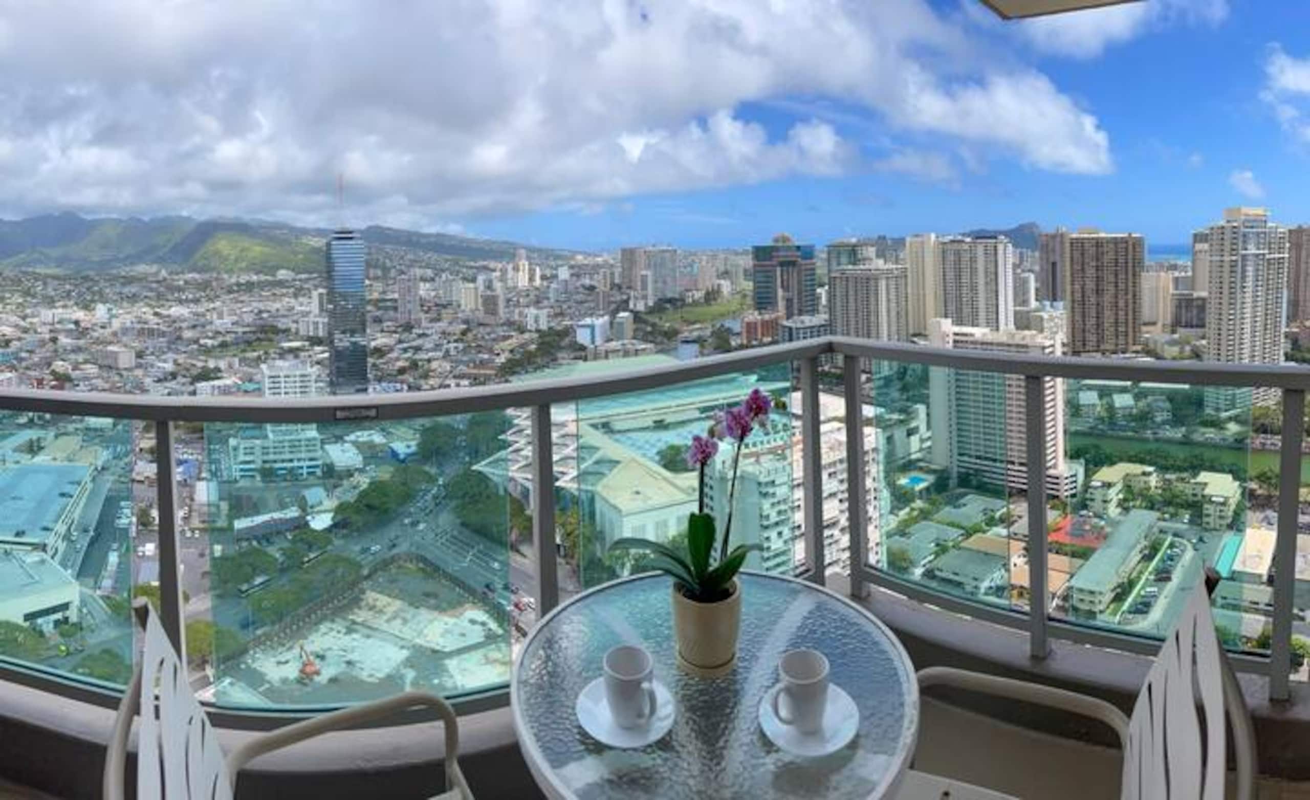 Condo in Honolulu · ★4.93 · 1 bedroom · 2 beds · 1 private bath - Image 19