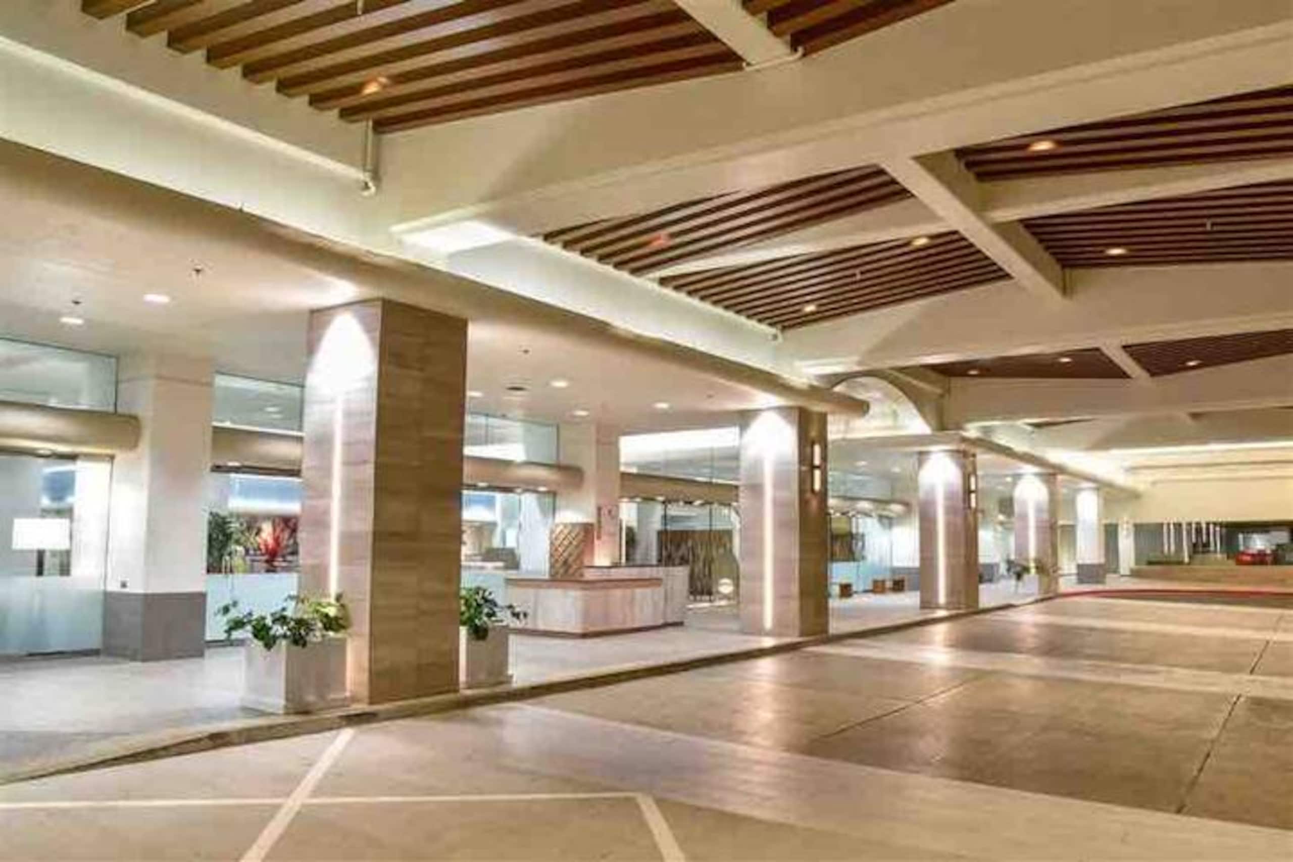 Condo in Honolulu · ★4.93 · 1 bedroom · 2 beds · 1 private bath - Image 36