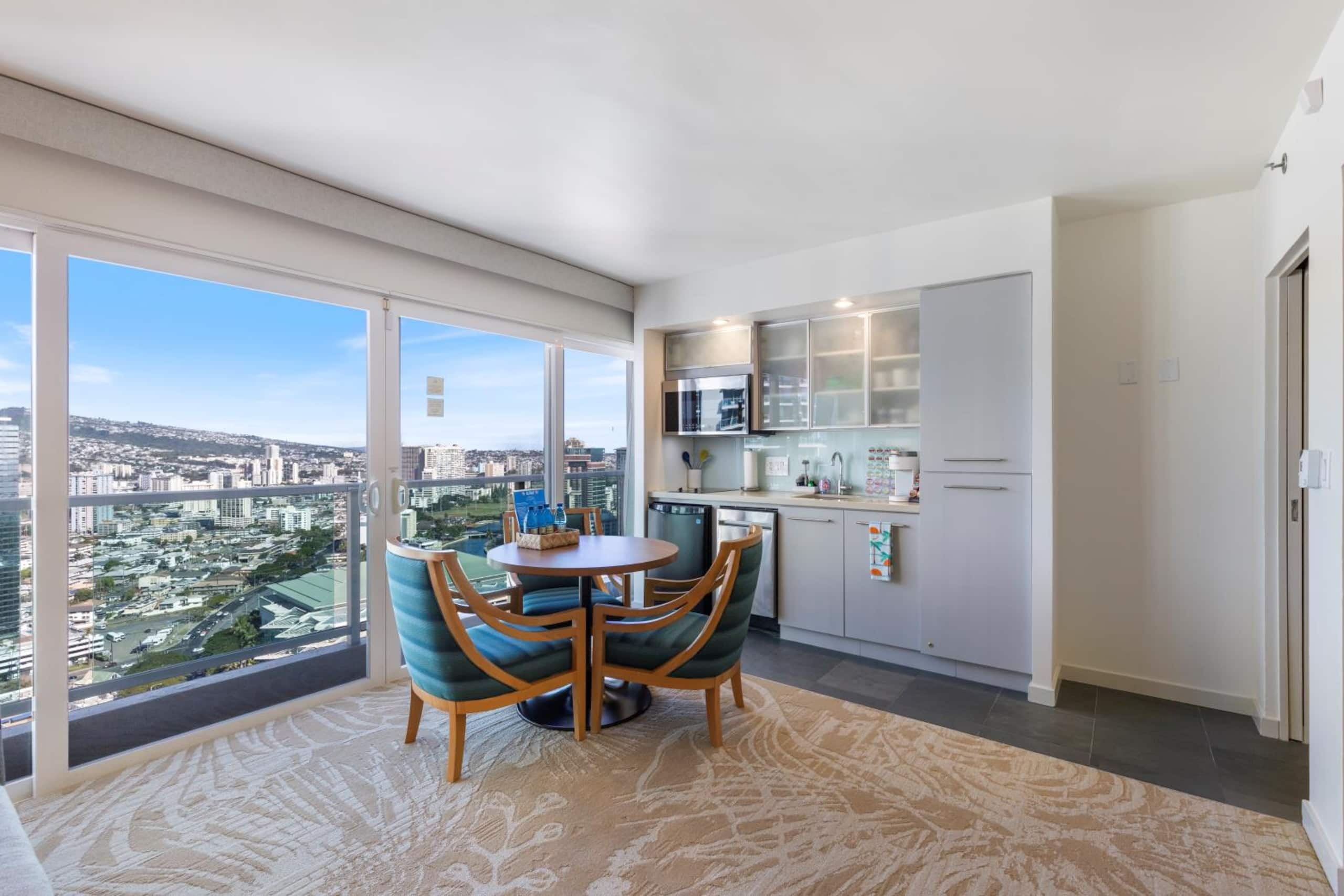 Condo in Honolulu · ★4.93 · 1 bedroom · 2 beds · 1 private bath - Image 5