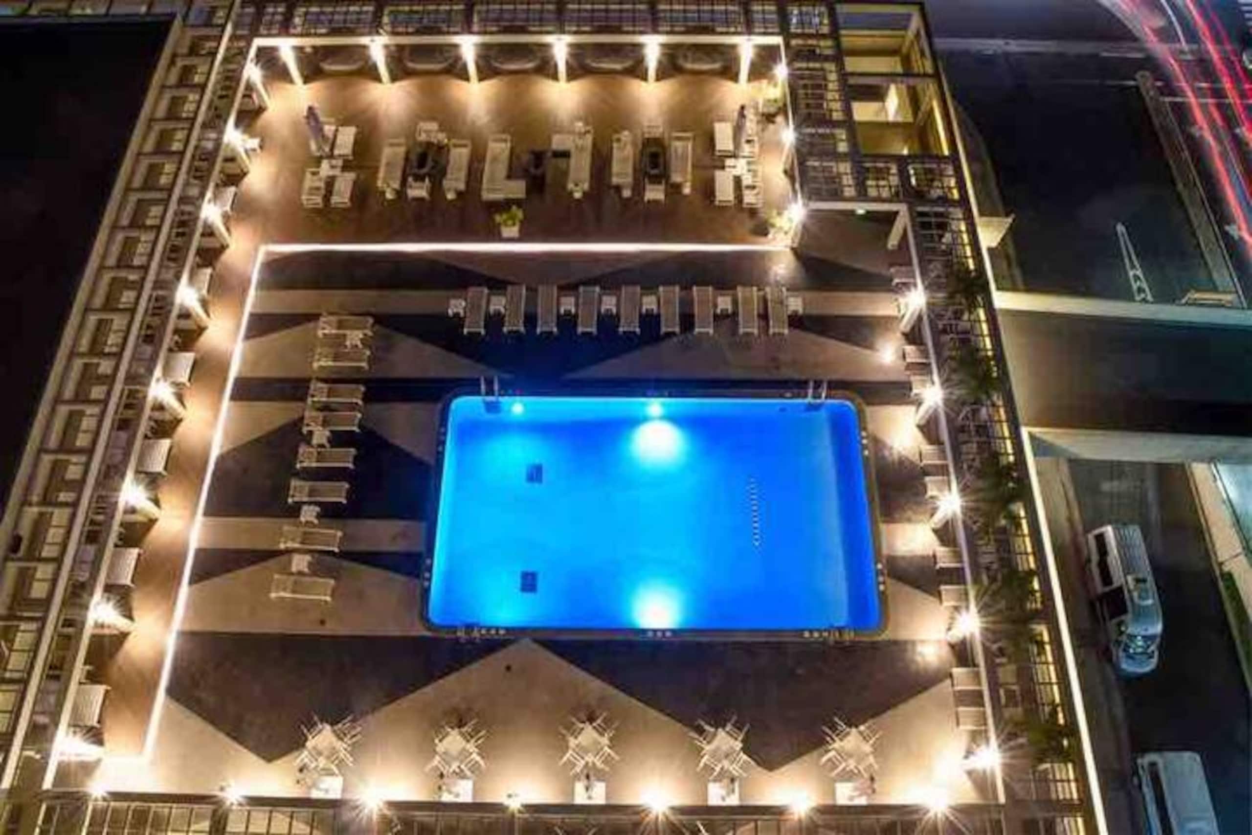 Condo in Honolulu · ★4.93 · 1 bedroom · 2 beds · 1 private bath - Image 33