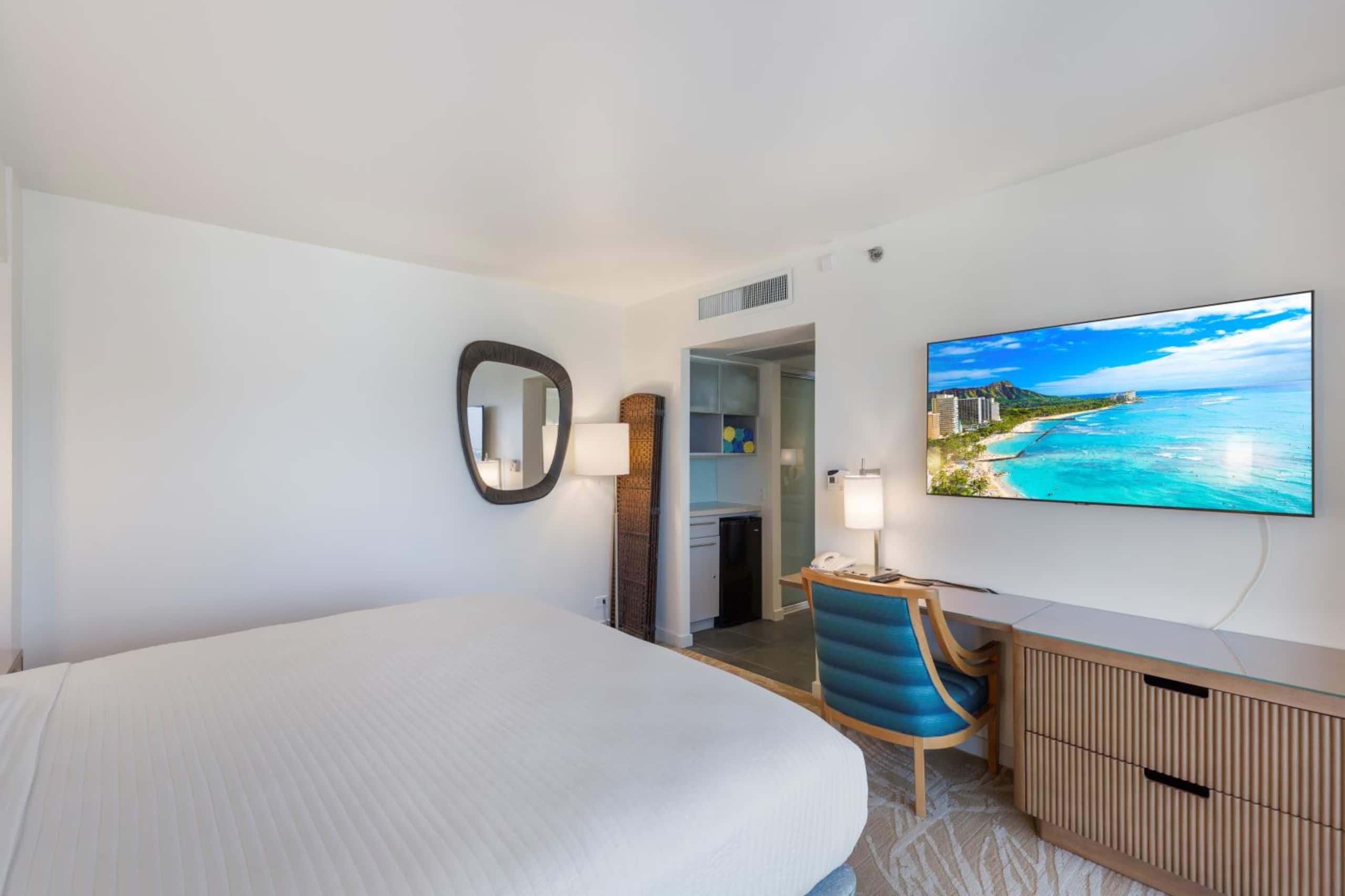 Condo in Honolulu · ★4.93 · 1 bedroom · 2 beds · 1 private bath - Image 9