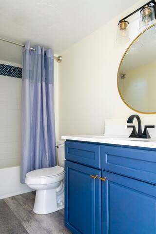 Perfect for Large Groups, Downtown Newport 5 bed! gallery image 5