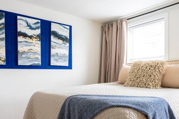 Perfect for Large Groups, Downtown Newport 5 bed! gallery image 4