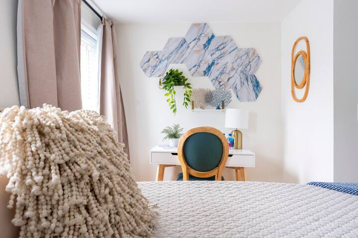 Perfect for Large Groups, Downtown Newport 5 bed! gallery image 3