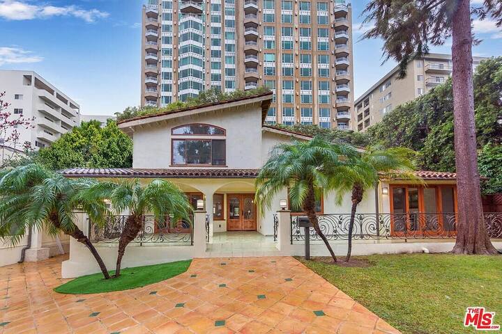 Home in the Heart of Westwood gallery image 2