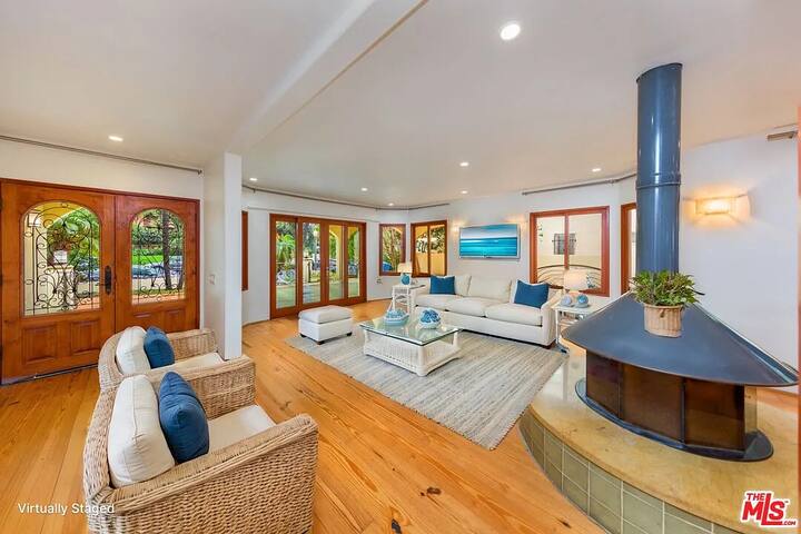 Home in the Heart of Westwood gallery image 3