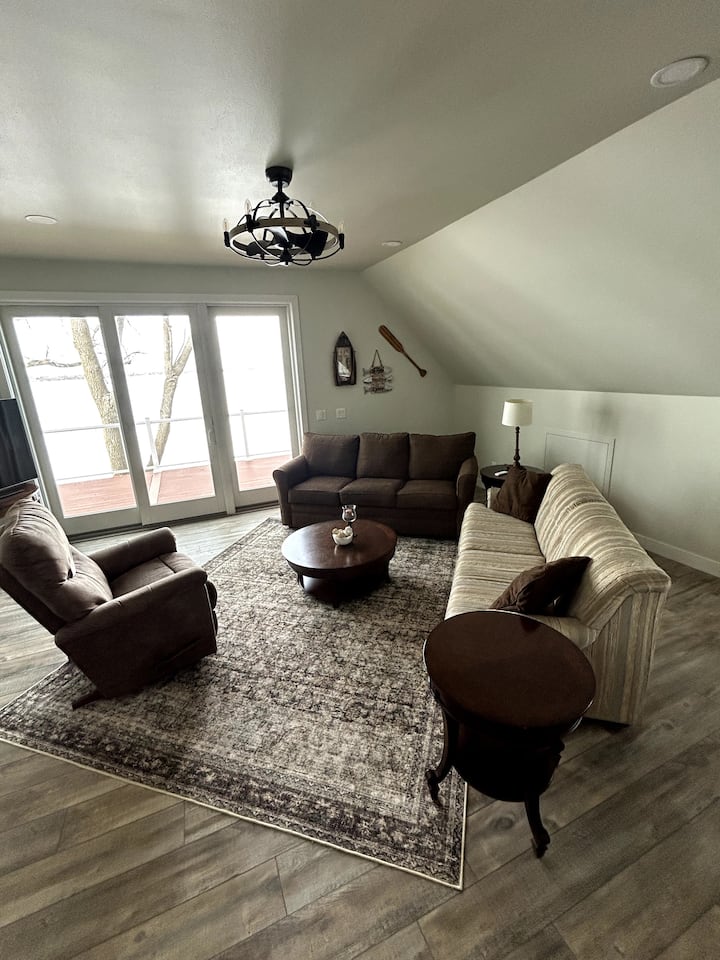 Your Bare Feet Retreat On Lake Shetek !
Currie Mn. - The Lakes