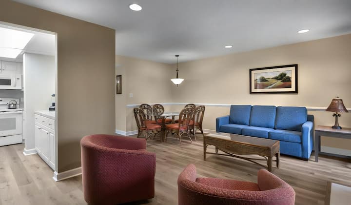 Dining Space for 6 guests