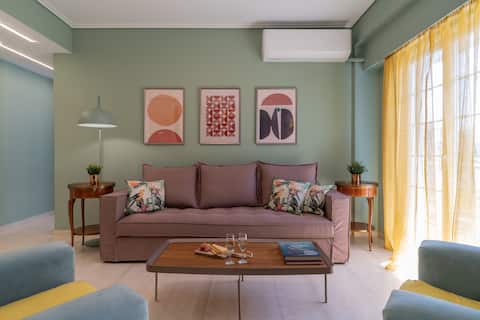 Top Airbnb: Sunny Athenian Retreat – Elegant 2 Bedroom Flat in ΛΟΦΟΣ ΣΤΡΕΦΗ