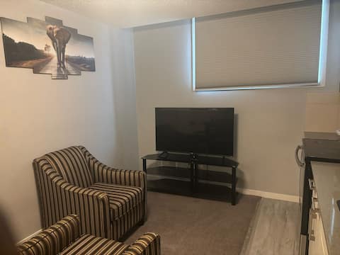Top Airbnb: Spacious 2BR Suite - SW Edmonton in Windermere Neighbourhood