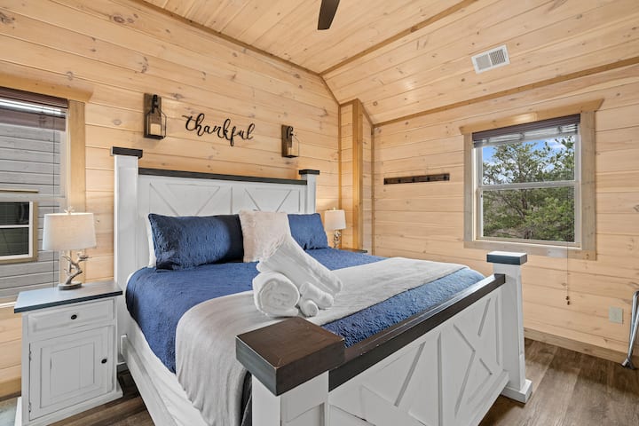 Upstairs king bedroom equipped with ensuite bathroom!