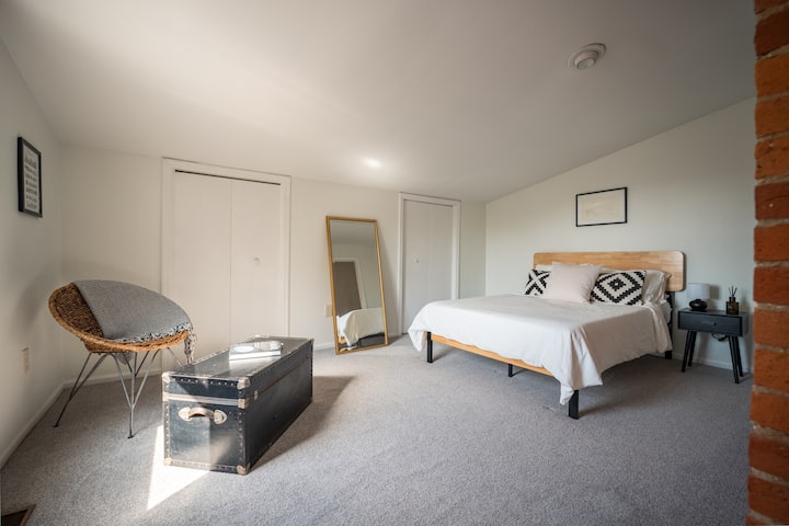 Втора спалня в горното помещение, нагоре по спираловидното стълбище