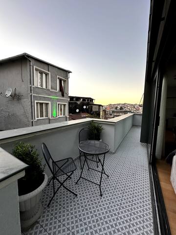 Sunlit Serenity Designer’s Dream gallery image 3