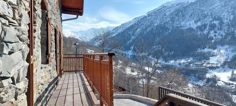 Chalet 12-14p, skis on your feet + view