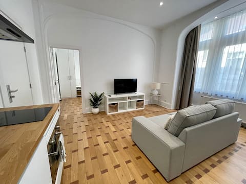 Top performing Airbnb: #2 Modern suite in a chic area in Bruxelles Capitale