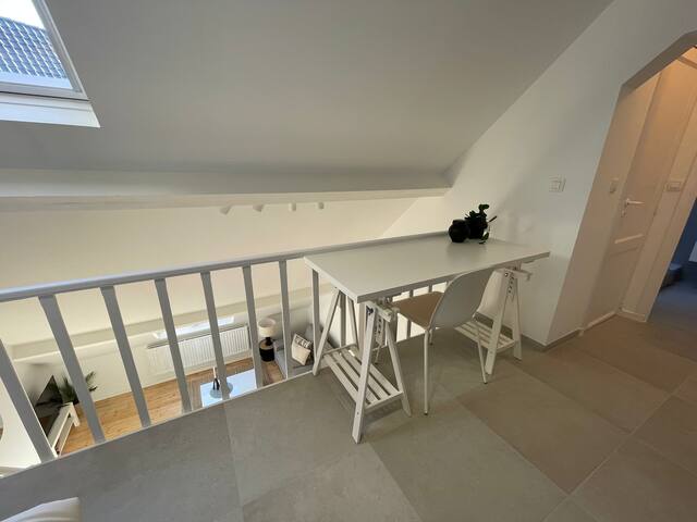 #8 Modern house in a chic area gallery image 2