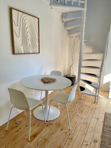 #8 Modern house in a chic area gallery image 3