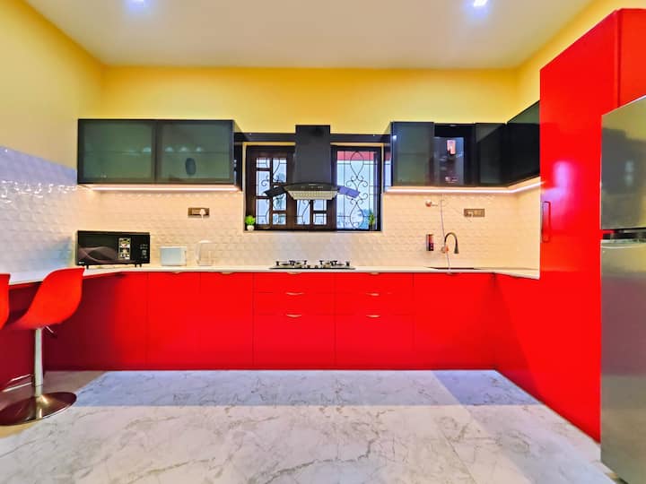 Full kitchen image 2