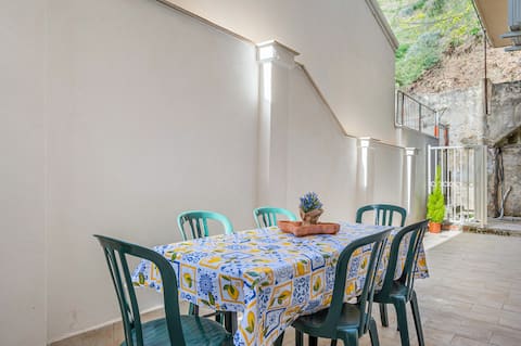 Central bright flat with terrace in Giardini Naxos