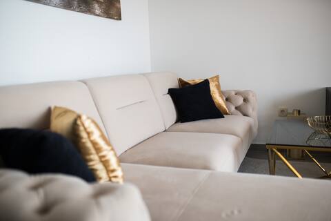 Successful Airbnb property: The Golden Apartment with terrace and garage in Veliko Brdo