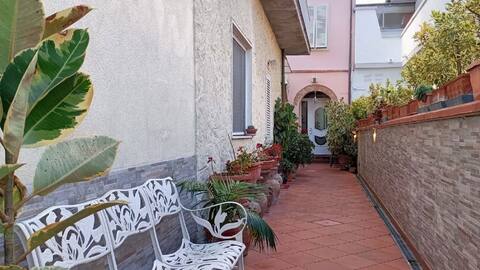 House With Bikes Included