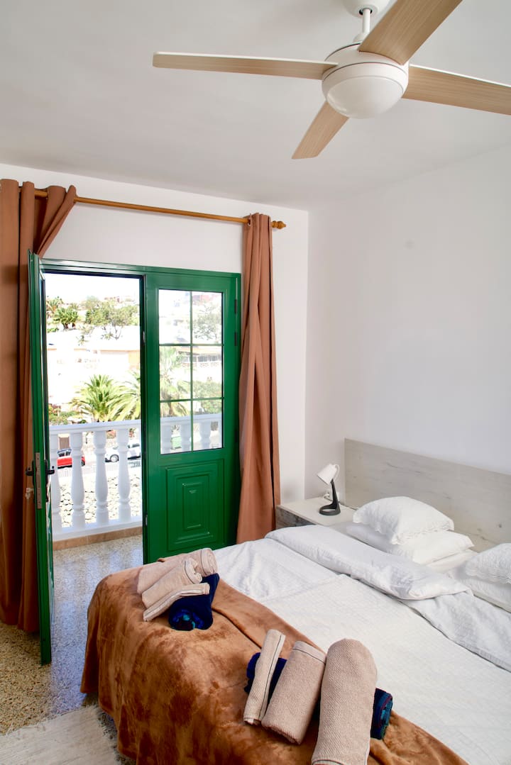 kitanda cha watu wawili, roshani