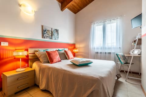 Marine Jewel Sea View [Parking, AC, Patio]