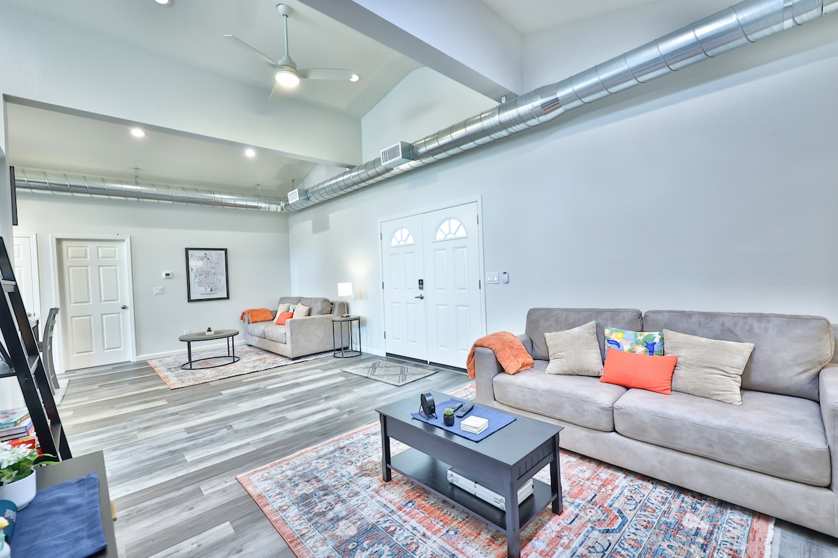 Top performing Airbnb: “The Club House” 7Minutes from Downtown Sacramento in West Sacramento
