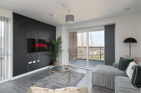Lovely Home Near Canal, Park, & Central MK